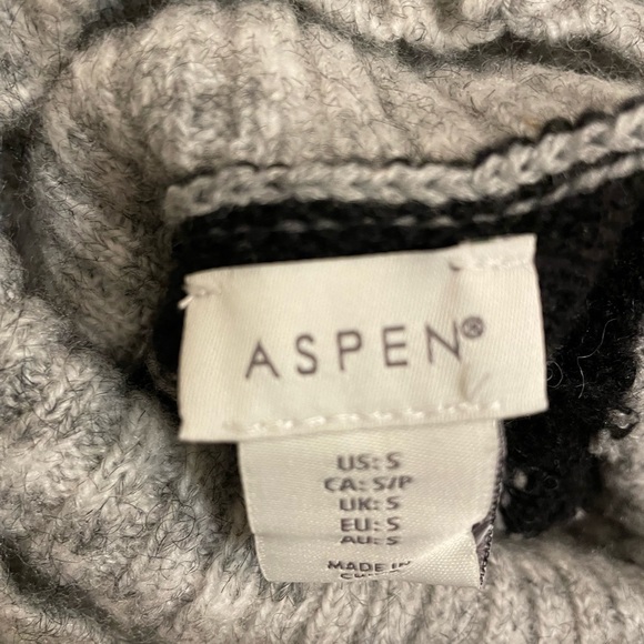 NWOT Nordic Turtleneck Sweater Grey/Cream/Black SMALL - Picture 5 of 7